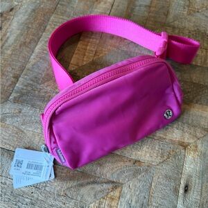 Lululemon Everywhere Belt Bag - Sonic Pink